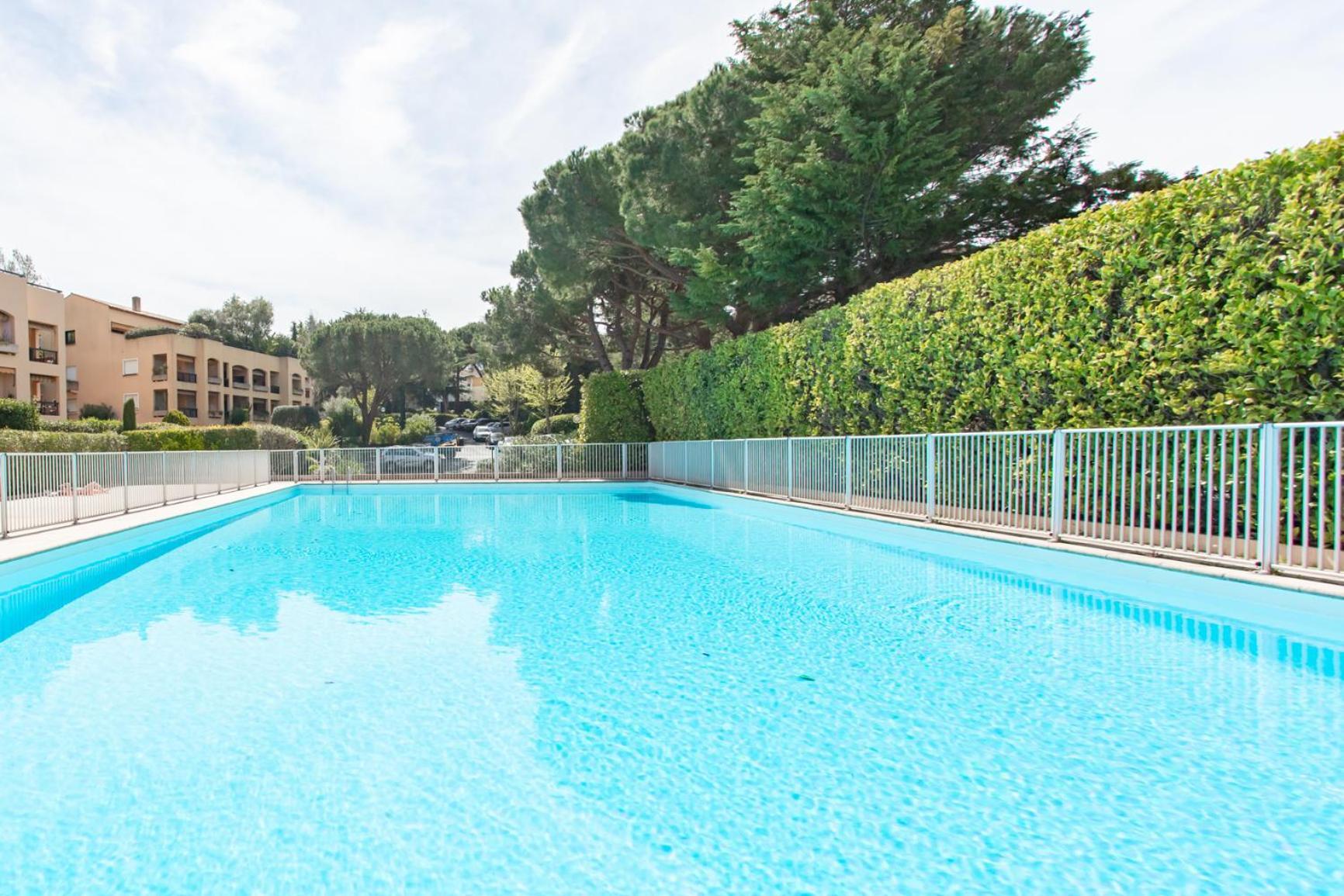 Dans A Cannes